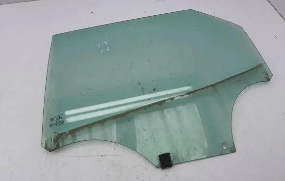 Peugeot 3008 II Rear door window glass