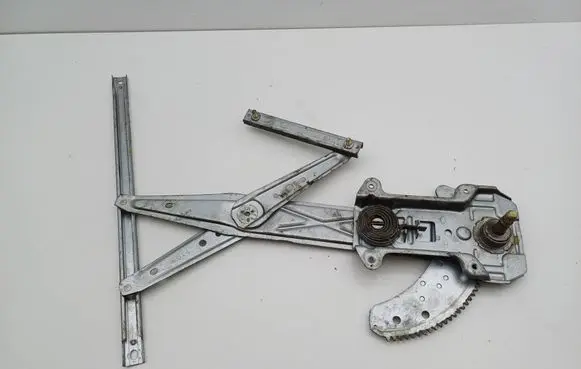 Nissan Micra Front door manual window regulator