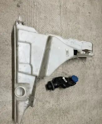 Audi A6 S6 C8 4K Windshield washer fluid reservoir/tank 4K0955451D 4K0955462