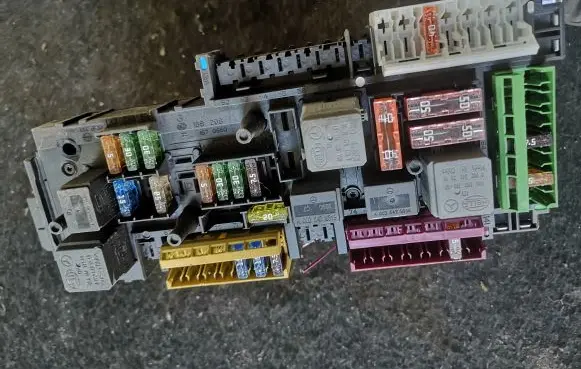 Mercedes-Benz C W204 Fuse module 2049005601