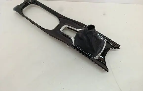 Honda HR-V Gear shifter surround trim plastic 83440T8M