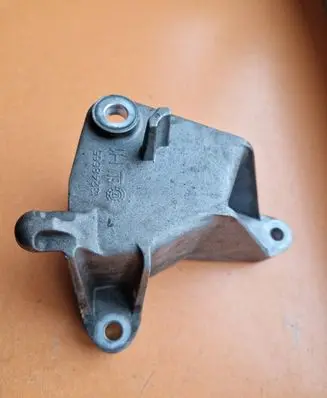 Opel Zafira C Gearbox mounting bracket 13248665