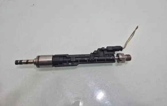 BMW X3 F25 Fuel injector 7639994 0261500172