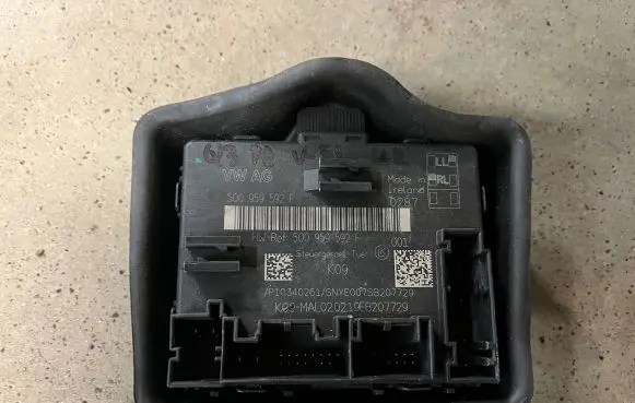 Audi Q3 F3 Door control unit/module 5Q0959592 5Q0959592F