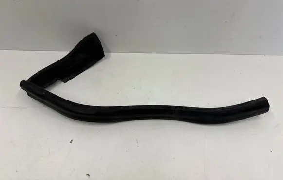 Mercedes-Benz CLS C218 X218 Engine compartment rubber A2186280198