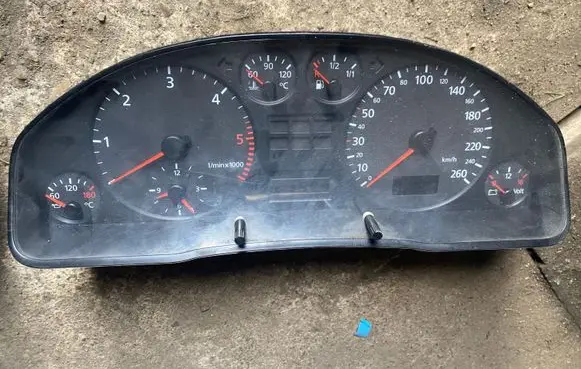 Audi A6 S6 C5 4B Speedometer (instrument cluster)