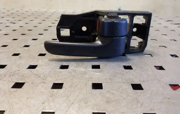 Toyota RAV 4 (XA20) Front door interior handle