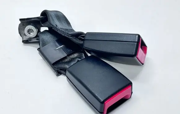 Volkswagen Jetta VI Middle seatbelt buckle (rear) 5C6857739
