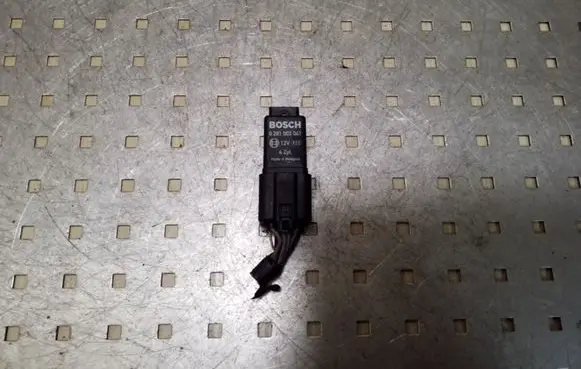 Opel Antara Glow plug pre-heat relay 0281003041 96440063