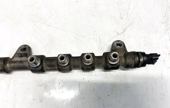 Fuel main line pipe