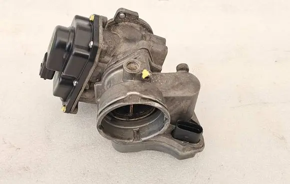 Volkswagen PASSAT B6 Throttle valve 03G128063B