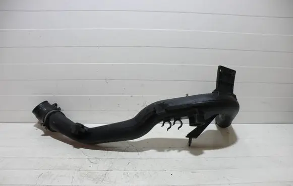 Volkswagen PASSAT B5 Intercooler hose/pipe 8D0145840L