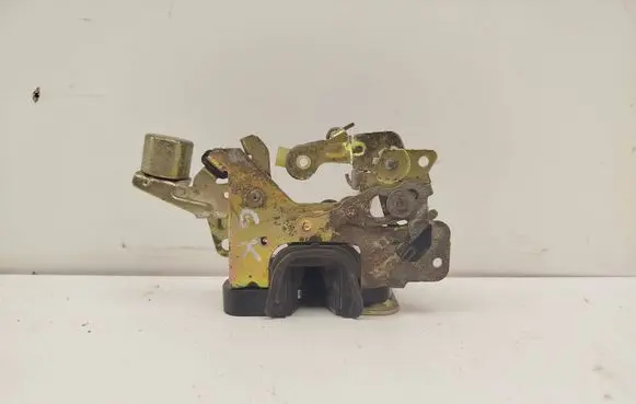 Opel Astra F Rear door lock 90452390