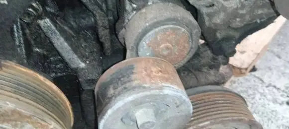 Mazda 5 Generator/alternator belt tensioner