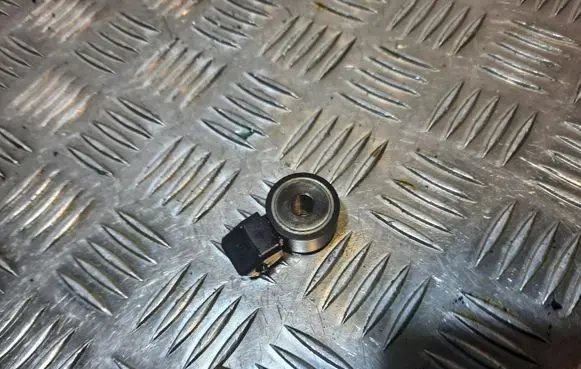 BMW 6 F12 F13 Detonation knock sensor 7598861