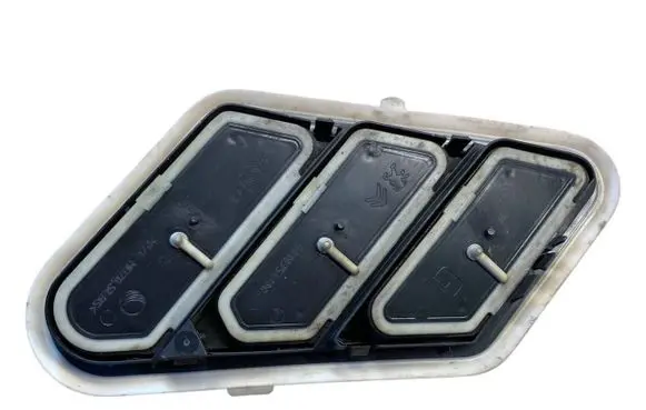 Peugeot Partner Quarter panel pressure vent 9818354180