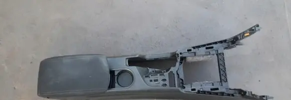 Peugeot 308 Center console 