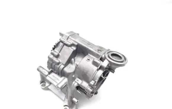 Mini One - Cooper R56 Oil pump 8631810 1374803