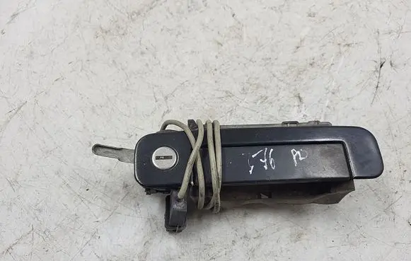 Audi A4 S4 B5 8D Front door exterior handle 8D0837206