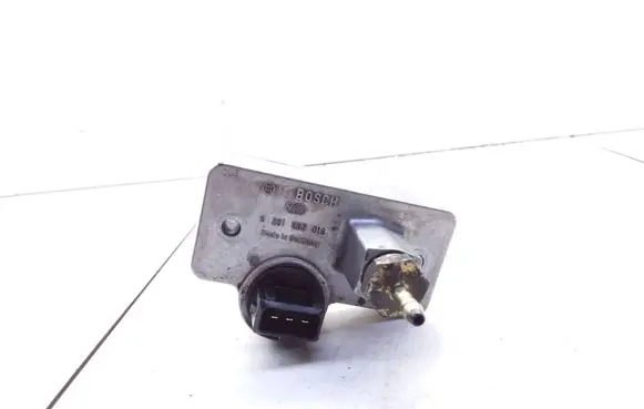 Audi 80 90 S2 B4 Air pressure sensor 0281002018
