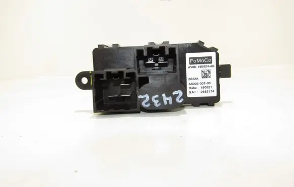 Ford C-MAX II Heater blower fan relay AV6N19E624AB