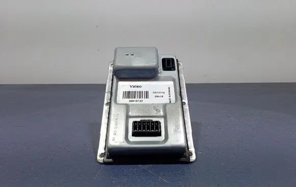 Renault Megane II Voltage converter/converter module 89015132