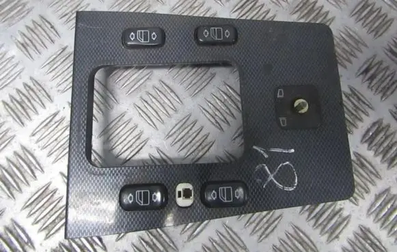 Mercedes-Benz C W202 Front door window switch trim 2028208210 03750100