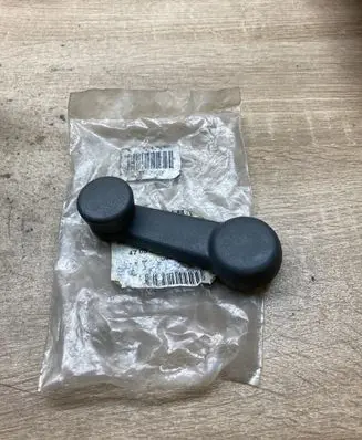 Opel Agila A Front door window winding handle 9208803