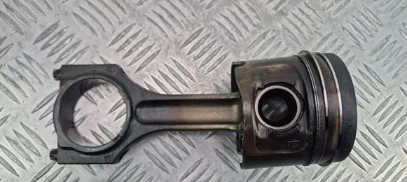 BMW X3 E83 Piston with connecting rod N47