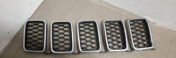 Jeep Grand Cherokee Front bumper upper radiator grill 68298567AA