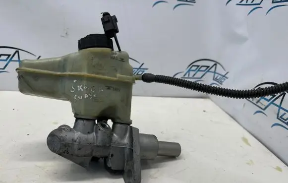 Skoda Octavia Mk2 (1Z) Master brake cylinder 03350886361