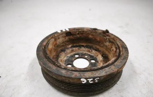 Volkswagen Caddy Crankshaft pulley 03G105243