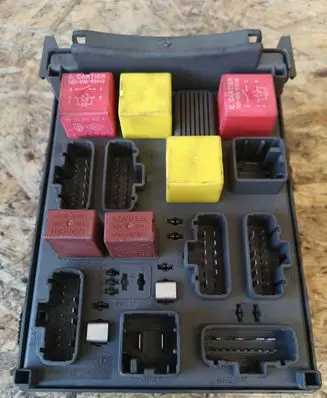 Renault Espace - Grand espace IV Fuse module 8200004201E