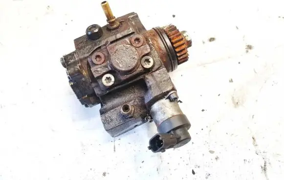 Opel Vivaro Fuel injection high pressure pump 0445010205 h82500950493