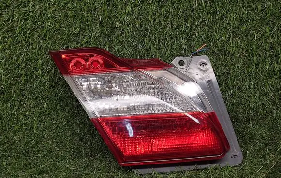 Infiniti M Tailgate rear/tail lights P8642