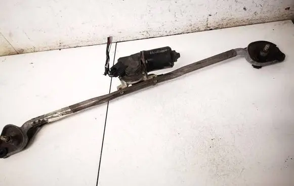 Chrysler 300 - 300C Front wiper linkage and motor