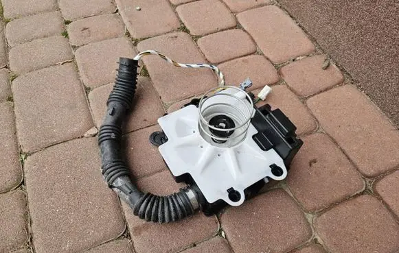 Opel Crossland X AdBlue liquid reservoir 11TYS