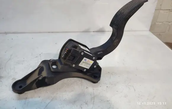 Hyundai Santa Fe Accelerator throttle pedal