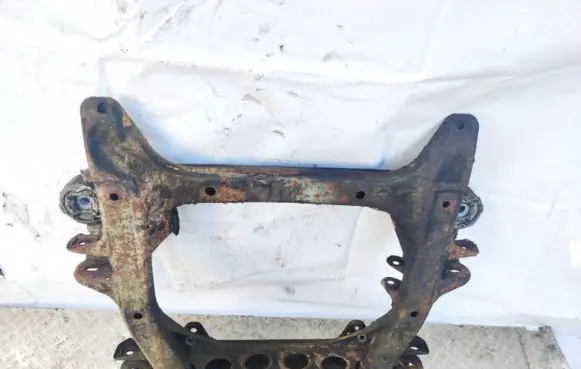 Volkswagen Touareg I Front subframe