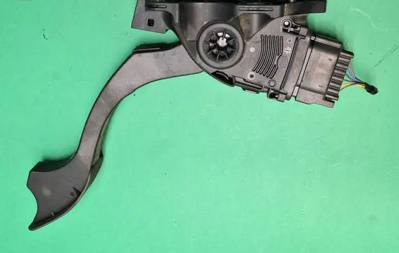 Ford Mondeo MK IV Accelerator throttle pedal 6PV00922014