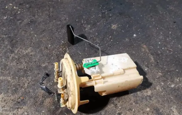 Peugeot 3008 I Fuel level sensor 