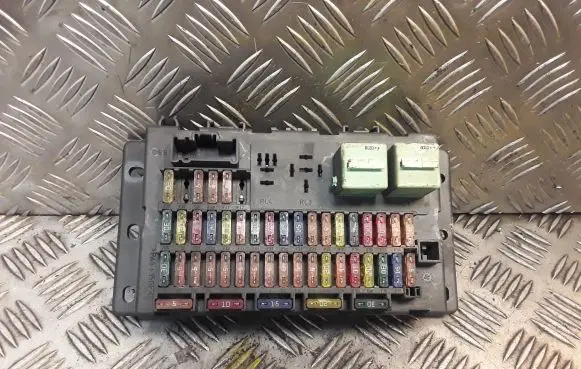 Mini One - Cooper R50 - 53 Fuse box set 1509011