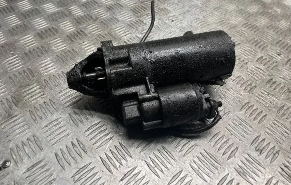 Volkswagen PASSAT B5 Starter motor 068911024C