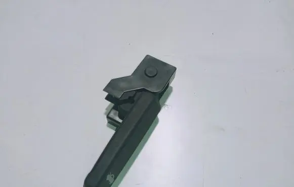 Opel Insignia A Engine bonnet (hood) release handle