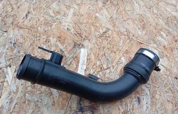 Dodge Journey Intercooler pipe mounting bracket 04891848AB