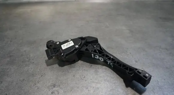 Hyundai i30 Accelerator pedal position sensor 32700-XXXXX