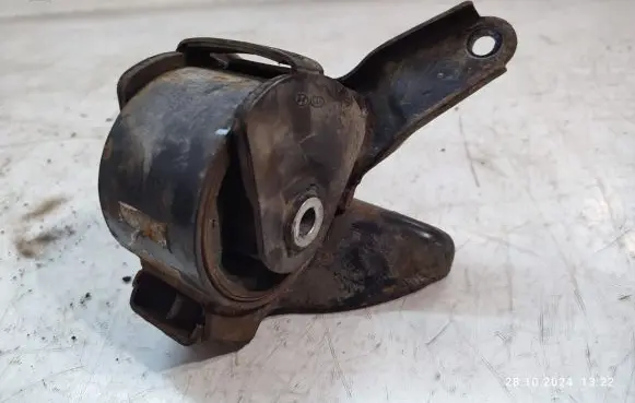 KIA Magentis Engine mount bracket