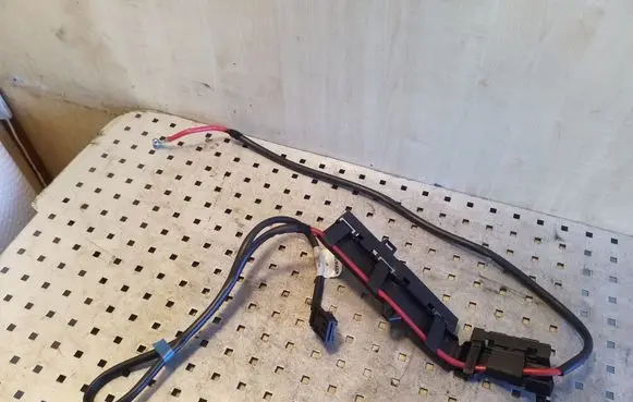 Mercedes-Benz CLS C219 Positive cable (battery) 2115405310