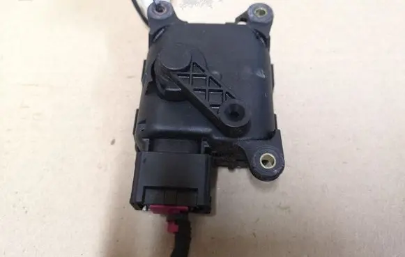 Audi A6 S6 C5 4B Air flap motor/actuator 0132801127