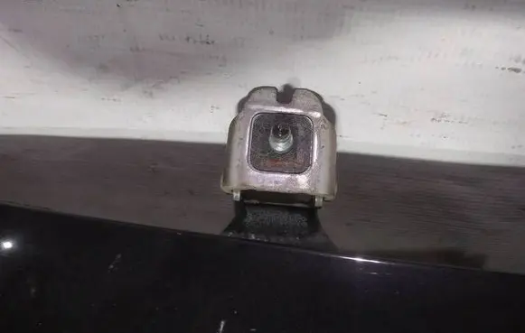 Peugeot 207 Tailgate/trunk/boot hinge